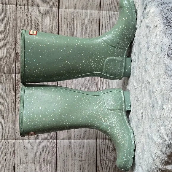 Hunter Tall Light Green Rain Boots, Girls Size 4 or Boys Size 3, Great Condition