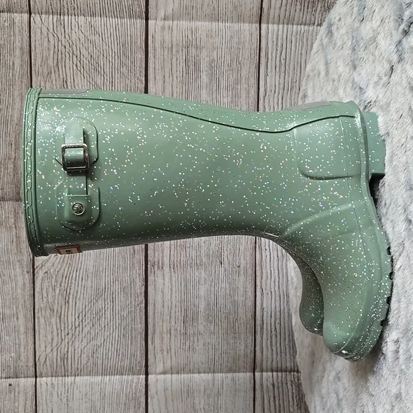Hunter Tall Light Green Rain Boots, Girls Size 4 or Boys Size 3, Great Condition