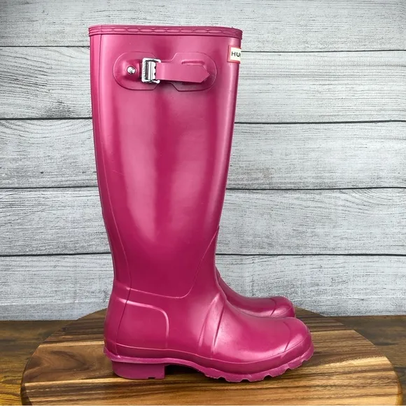 Hunter Women's Original Tall Gloss Rain Boots Magenta Pink Shoe Size 6