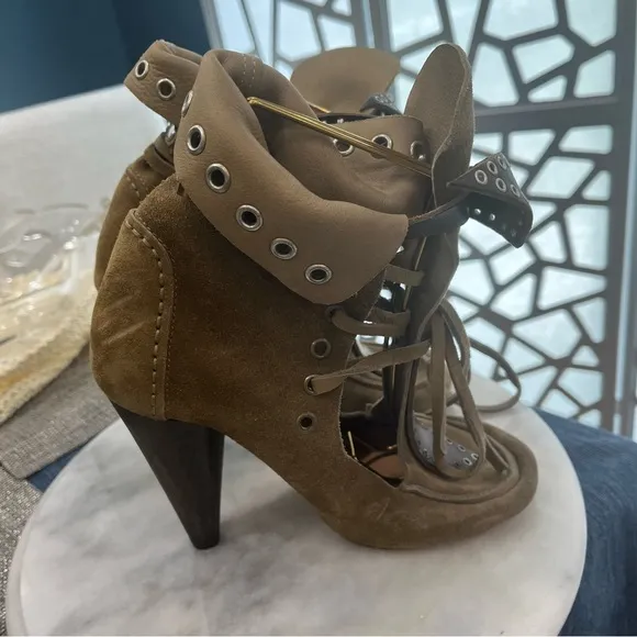 Isabel Marant Size 37 (6.5) lace up bow heeled boots 2014