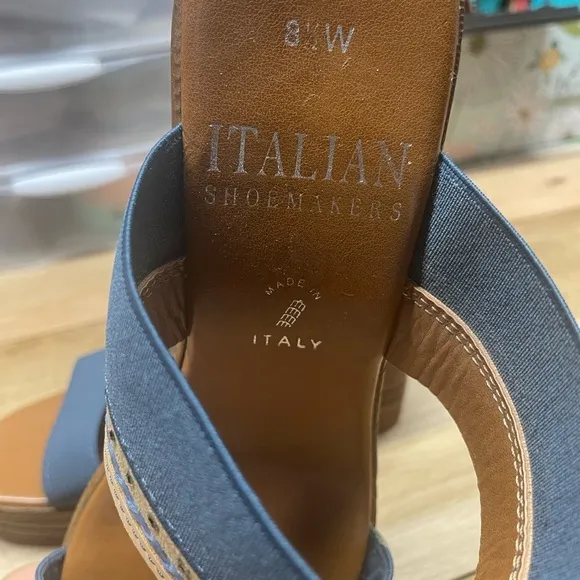 Italian shoemakers wedge sandals Size 8 1/2 W