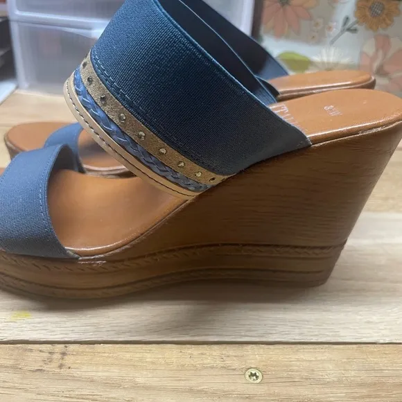 Italian shoemakers wedge sandals Size 8 1/2 W