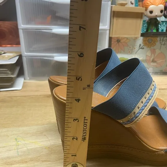 Italian shoemakers wedge sandals Size 8 1/2 W