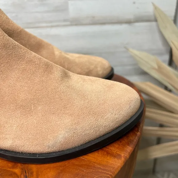 Jack Rogers Women's Brown Tan Suede Pippa Chelsea Booties Size 5.5 Ankle Casual