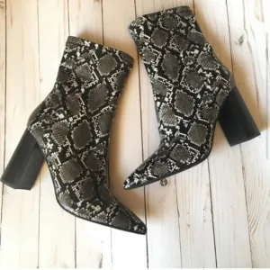 Jeffrey Campbell Grey Black Snake Siren Pointy Toe Bootie Size 9.5
