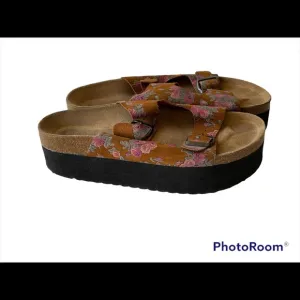 Jeffrey Campbell size 9