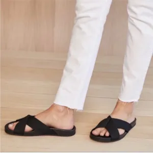 Jenni Kayne Women’s Black Crossover Sandals. 39