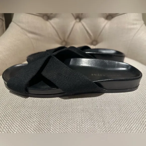Jenni Kayne Women’s Black Crossover Sandals. 39