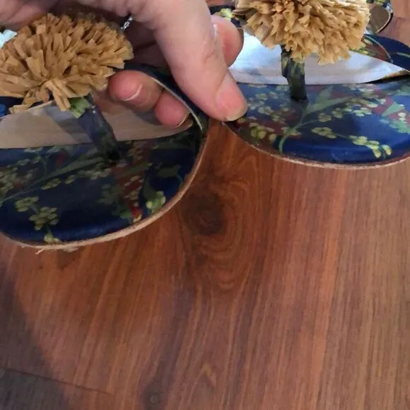 J McLaughlin Floral raffia pom-pom sandals navy tan size 8