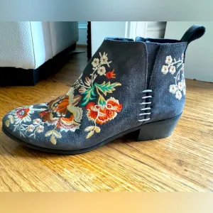 JOHNNY WAS Sammi Suede Leather Embroidered Ankle Boots Booties size 41