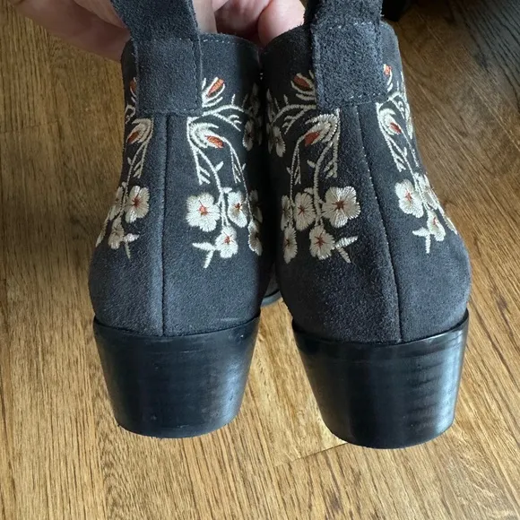 JOHNNY WAS Sammi Suede Leather Embroidered Ankle Boots Booties size 41