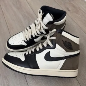 Jordan 1 Retro HighDark Mocha size 8.5