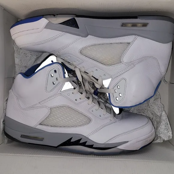 Jordan 5 Retro Men's White and Blue Sneakers
