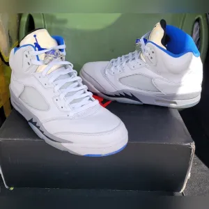 Jordan 5 Retro Men's White and Blue Sneakers