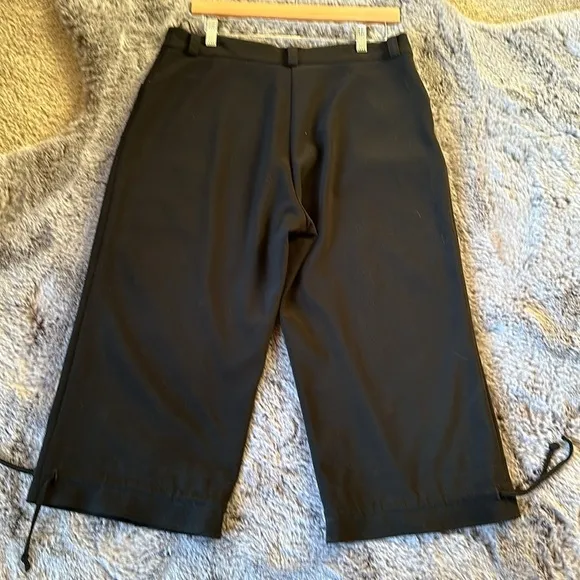 Joseph Ribkoff Culotte Capri front cargo Adjustable tie bottom Black size 14