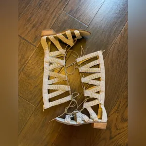 Joyfolie Gladiator Sandals girls size 5 youth, EUC