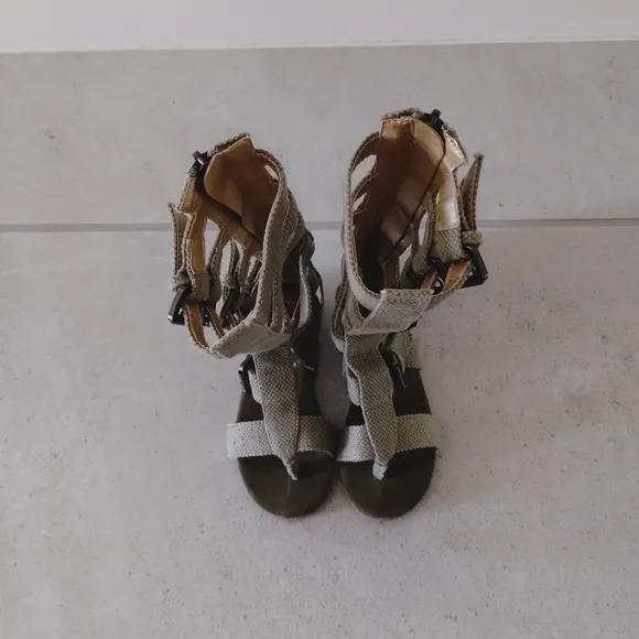 Joyfolie Olive Jayla Gladiator Sandals