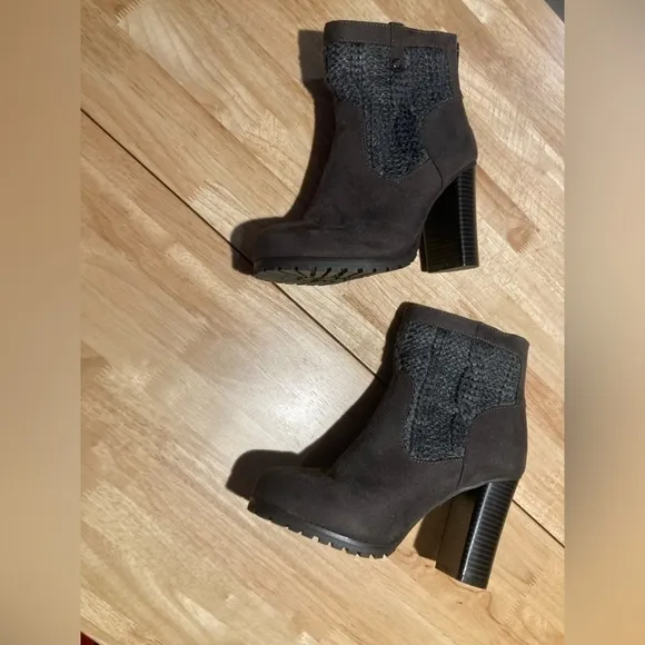 Juicy couture heeled boots in a size 7 medium with approximately a 3 inch heel