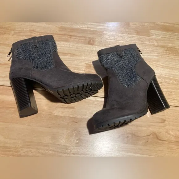 Juicy couture heeled boots in a size 7 medium with approximately a 3 inch heel