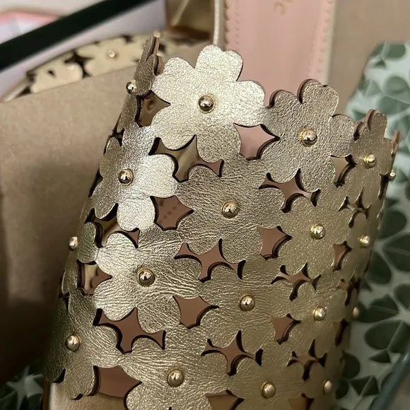 Kate Spade “Daisy” Mule NWT in metallic pale gold size 8 1/2