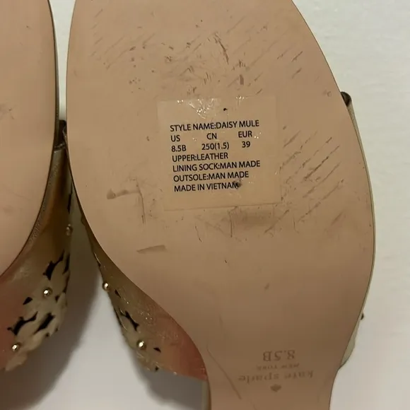 Kate Spade “Daisy” Mule NWT in metallic pale gold size 8 1/2