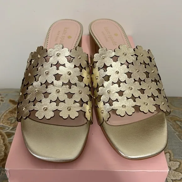 Kate Spade “Daisy” Mule NWT in metallic pale gold size 8 1/2
