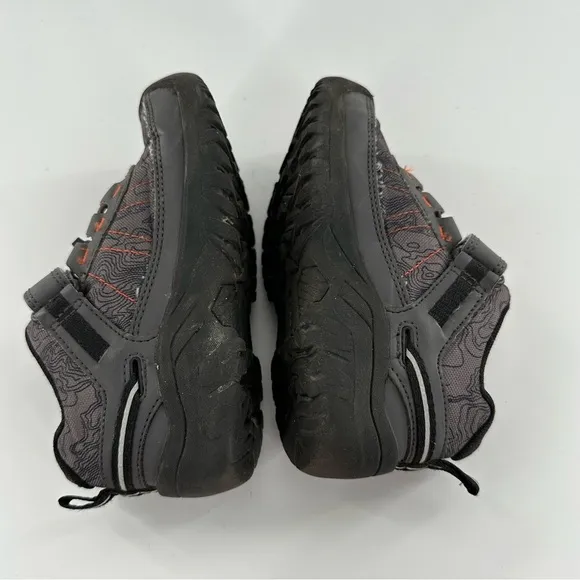 Keen boys boots size 10 outdoor reflective gray walking hiking gorpcore