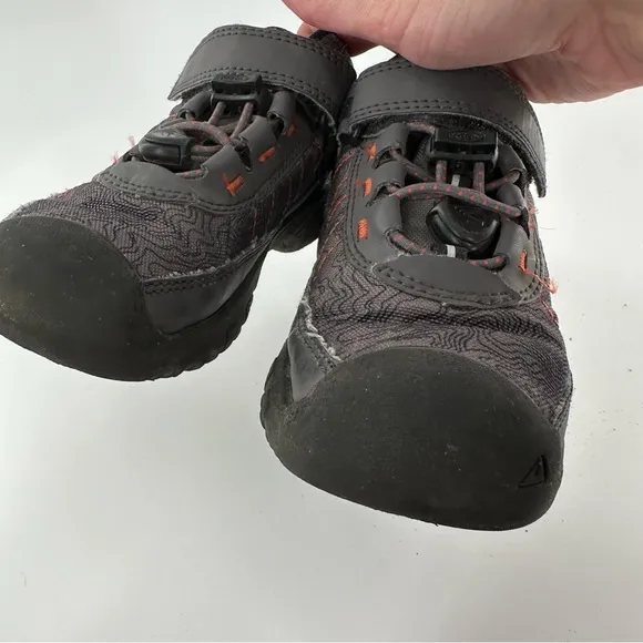 Keen boys boots size 10 outdoor reflective gray walking hiking gorpcore