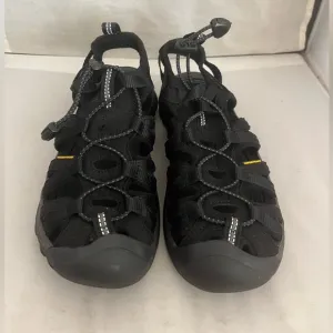 Keen kids black sandals 6