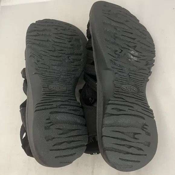 Keen kids black sandals 6
