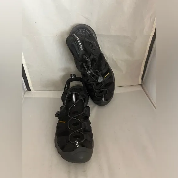 Keen kids black sandals 6