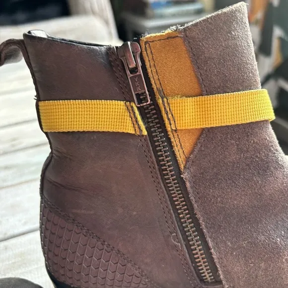 Keen | Morrison | Mid  | Zipper | Suede | Grey | Yellow  | Ankle Boot | 8
