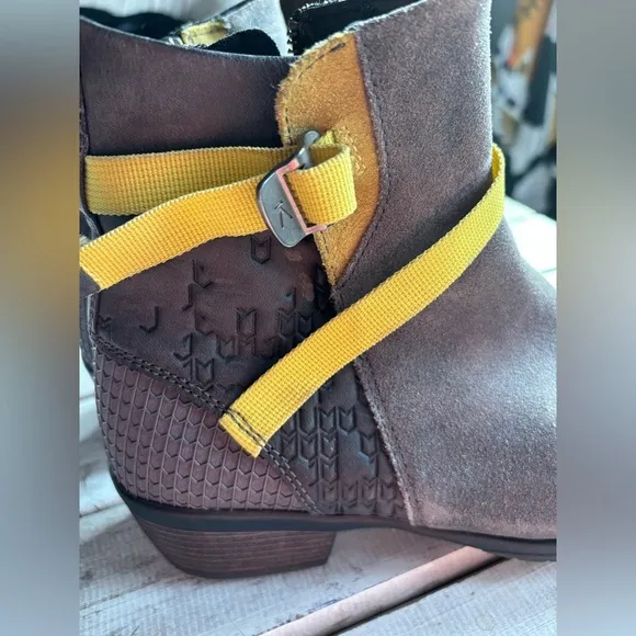 Keen | Morrison | Mid  | Zipper | Suede | Grey | Yellow  | Ankle Boot | 8