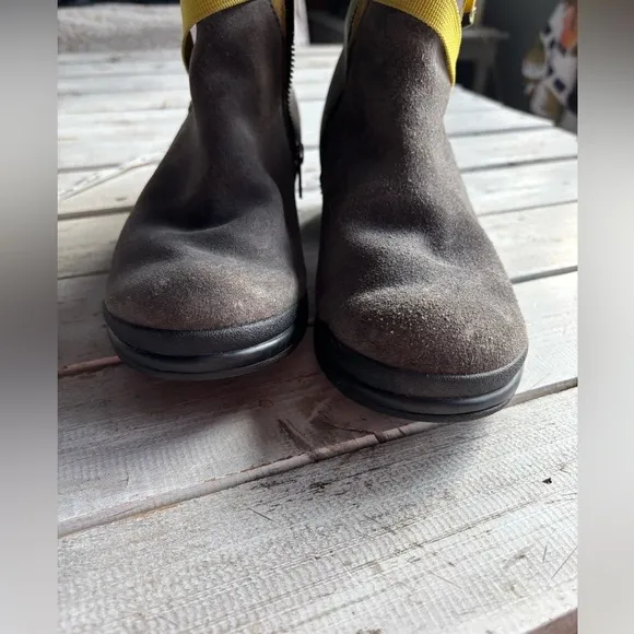 Keen | Morrison | Mid  | Zipper | Suede | Grey | Yellow  | Ankle Boot | 8