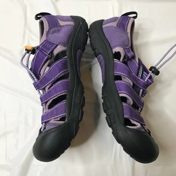 Keen Newport violet sandals youth sz 5