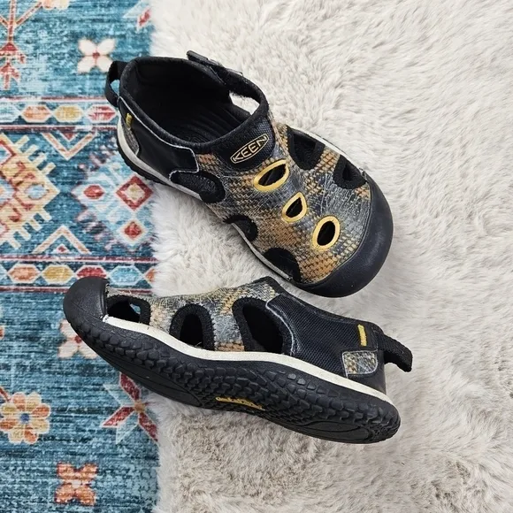 Keen Stingray Sport Sandals  Black Orange Kids US 10