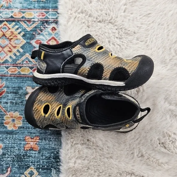 Keen Stingray Sport Sandals  Black Orange Kids US 10