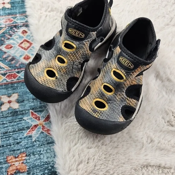 Keen Stingray Sport Sandals  Black Orange Kids US 10
