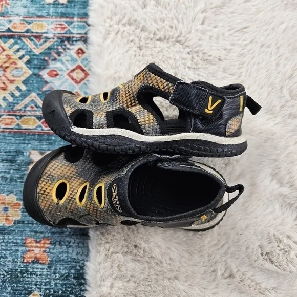 Keen Stingray Sport Sandals  Black Orange Kids US 10