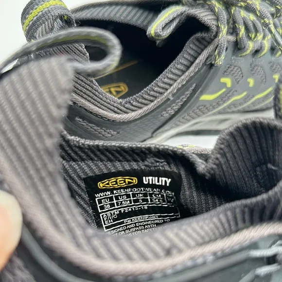 Keen Sz 7 1/2 Flint II GrayGreen Athletic Shoes Rugged Design
