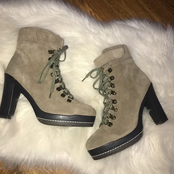 Kelsi Dagger Rane suede lace up boots size 8.5‎