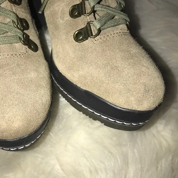 Kelsi Dagger Rane suede lace up boots size 8.5‎