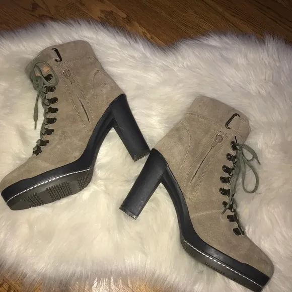 Kelsi Dagger Rane suede lace up boots size 8.5‎