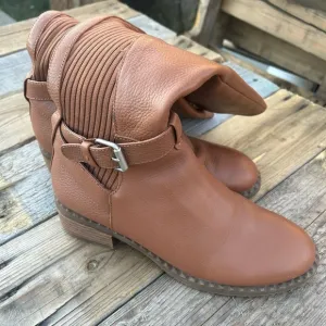 Kenneth Cole Gentle Souls boots‎ WMNS 9 - P01