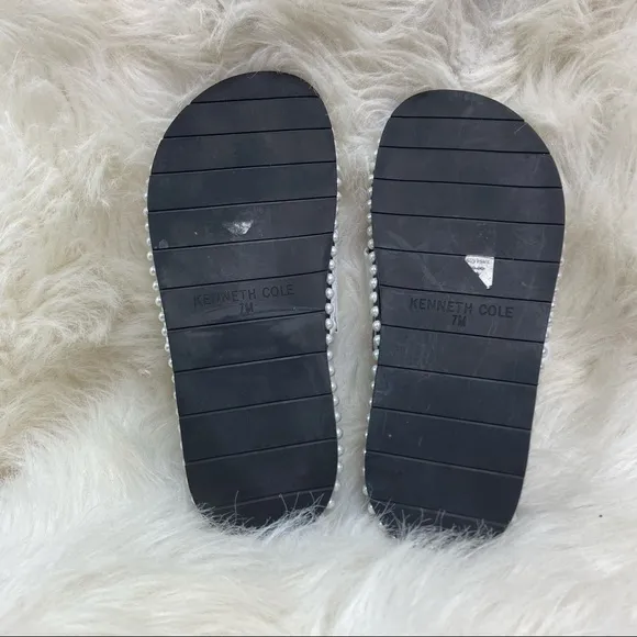 Kenneth Cole Valeria slip on pearl sandals. 7M