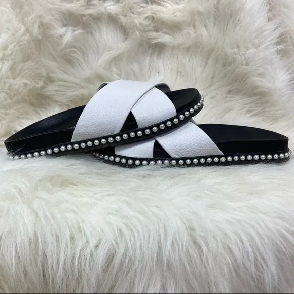 Kenneth Cole Valeria slip on pearl sandals. 7M