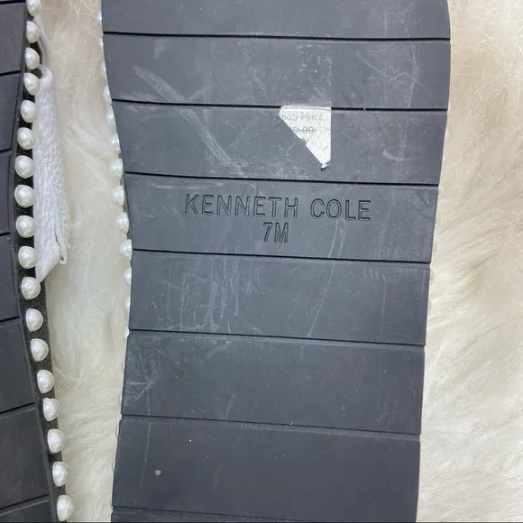 Kenneth Cole Valeria slip on pearl sandals. 7M