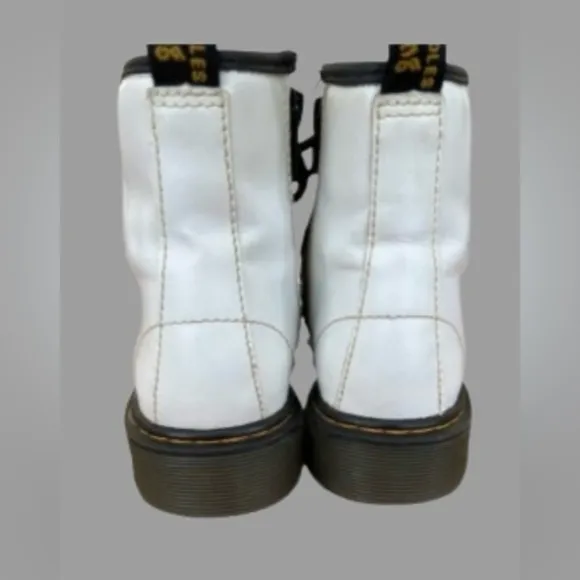 KIDS 100% white leather Dr. martens lace up ankle boots Children’s SZ 2
