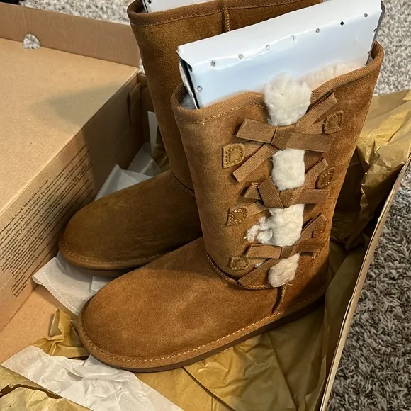 Kids koolaburra boots size 3 Victoria tall new