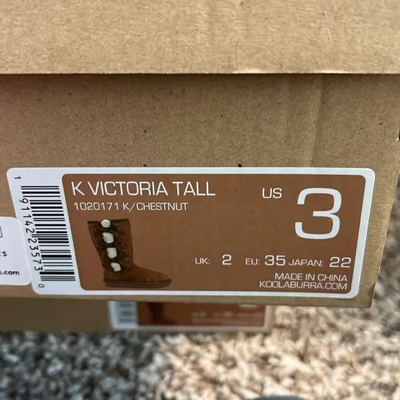 Kids koolaburra boots size 3 Victoria tall new